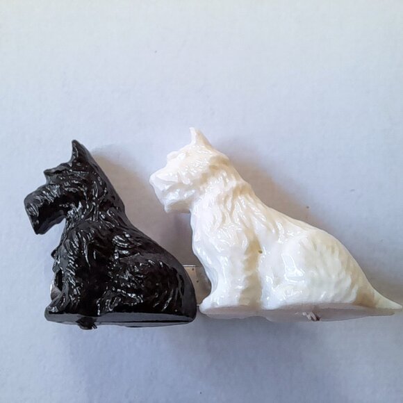 Vintage Scottie Dogs Brooch Black & White Plastic Pin Made in Britain - Picture 6 of 9